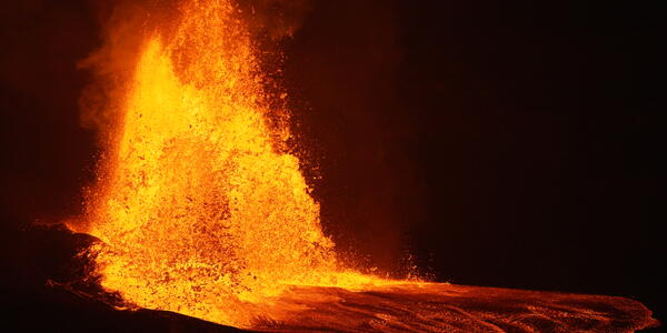 Featured image for Kīlauea Volcano Celebrates 39 Eruptions in a Year with Spectacular Lava Fountains