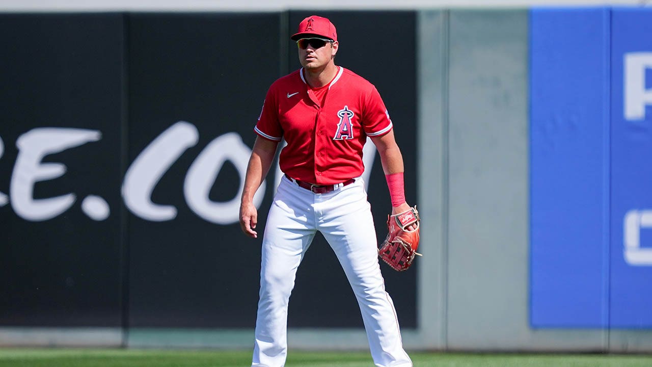 Featured image for Hunter Renfroe's No-Look Catch Steals the Show on Opening Day.