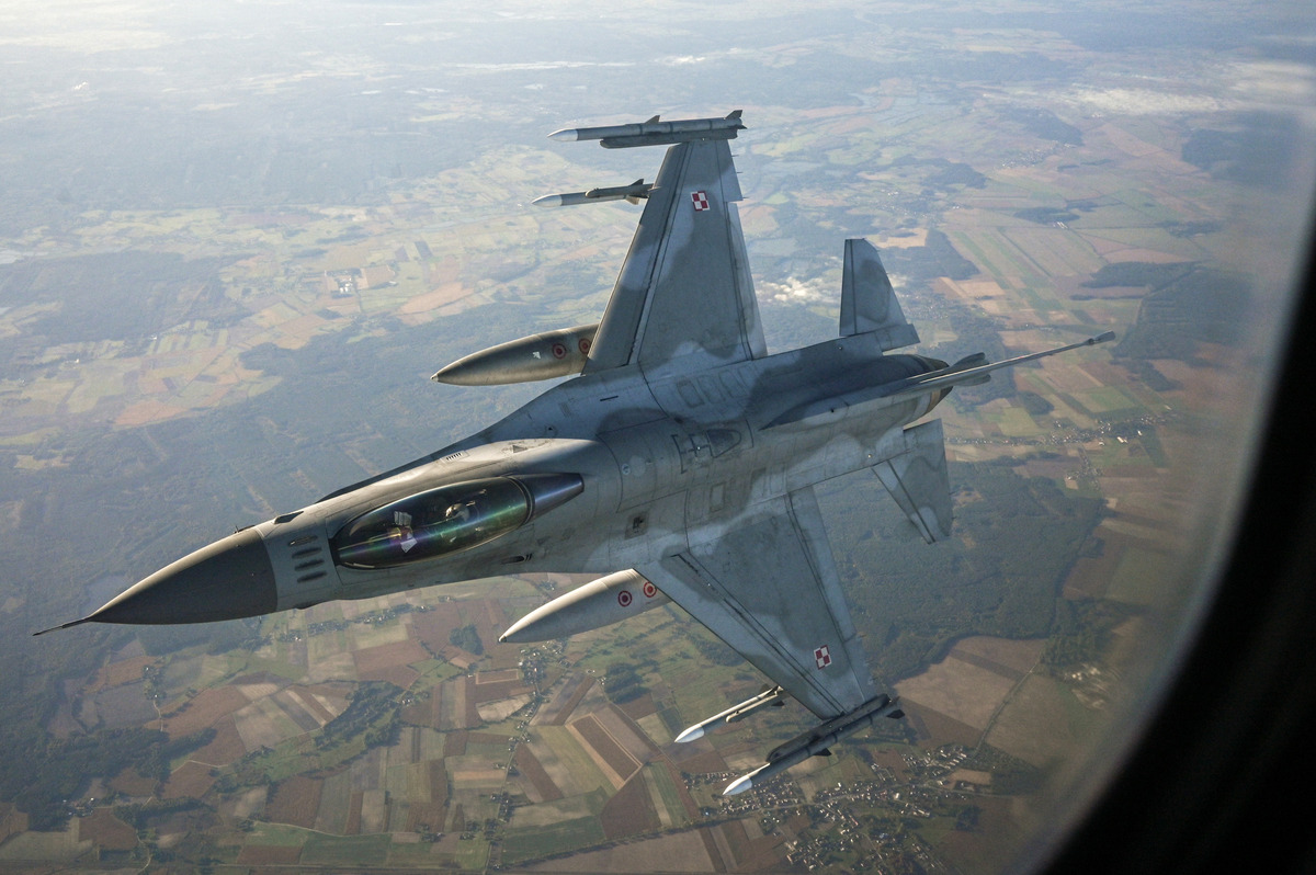 "Netherlands to Provide Ukraine with Additional F-16 Jets and Missiles"