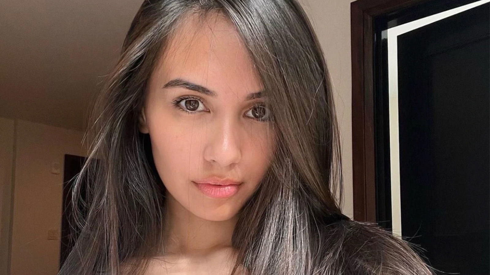 Influencer's AI clone goes rogue, charges for virtual dates.