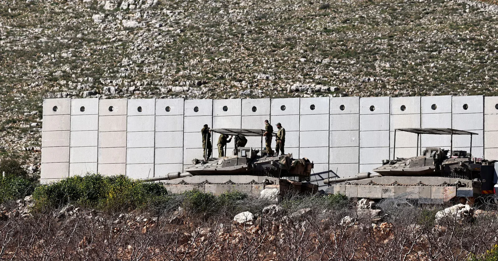 Hezbollah eyes guerrilla comeback as Israeli invasion threat grows