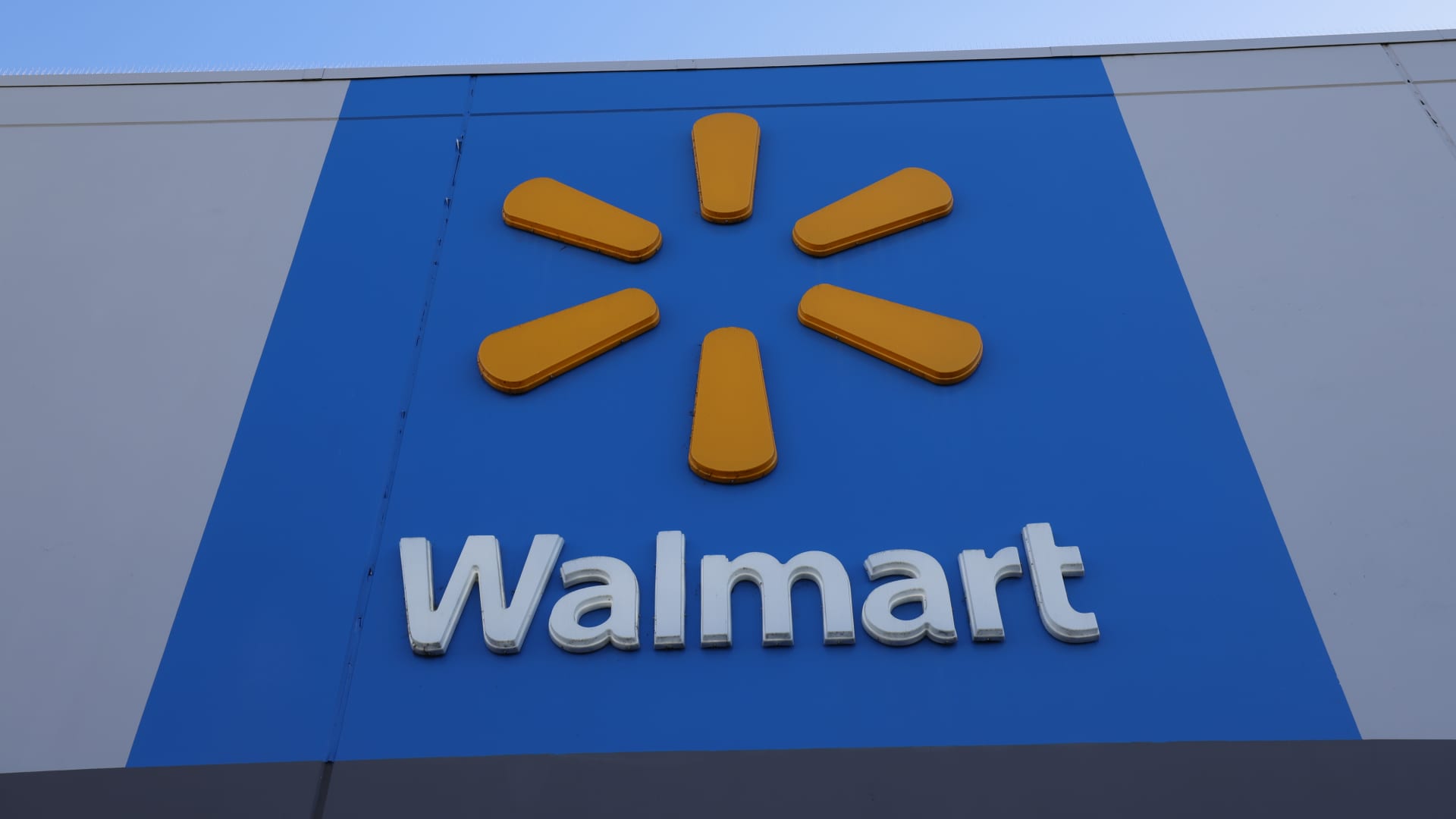 Featured image for Walmart Scales Back DEI Initiatives Amid Backlash