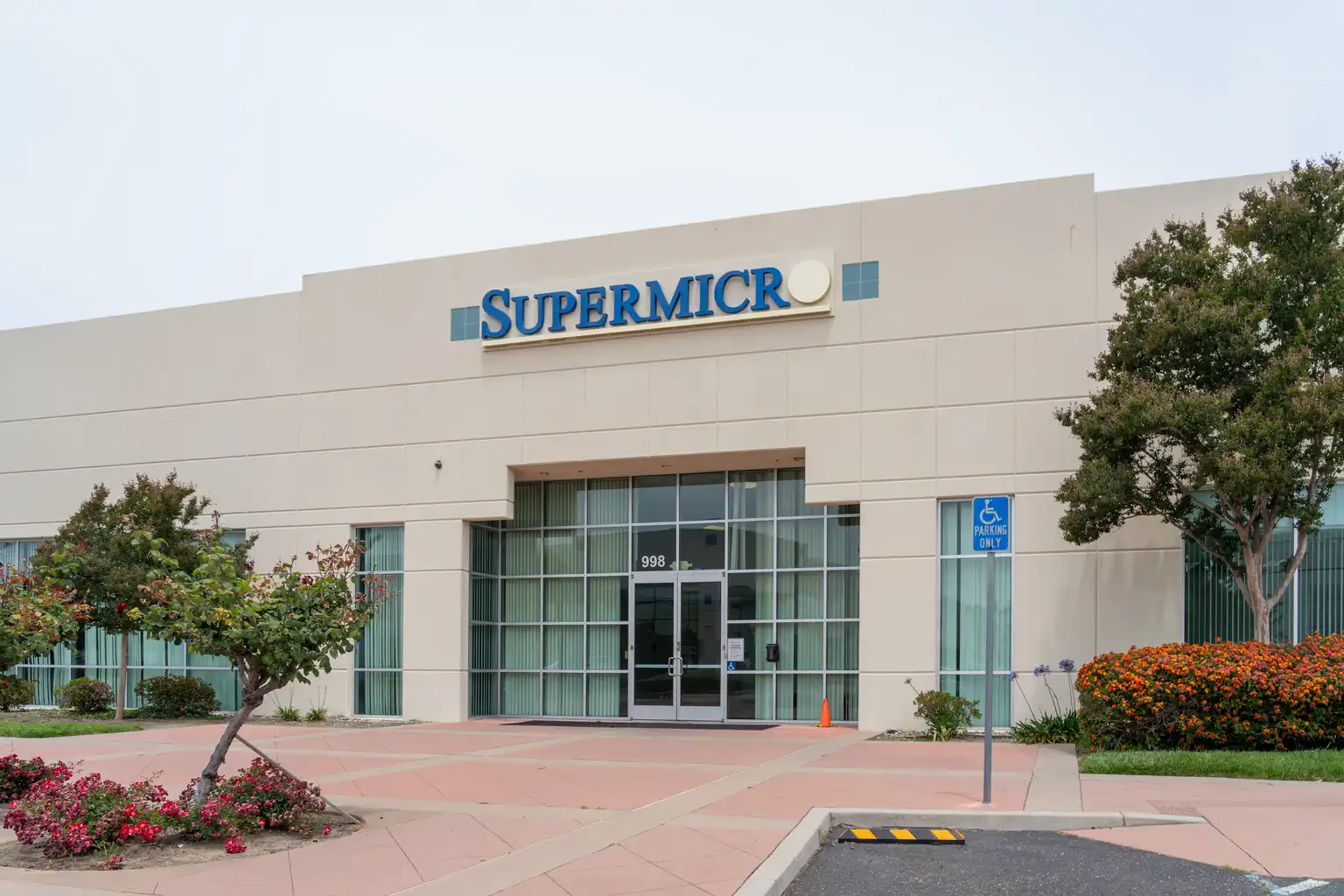 Featured image for Super Micro Faces Investor Exodus Amid Delisting Concerns