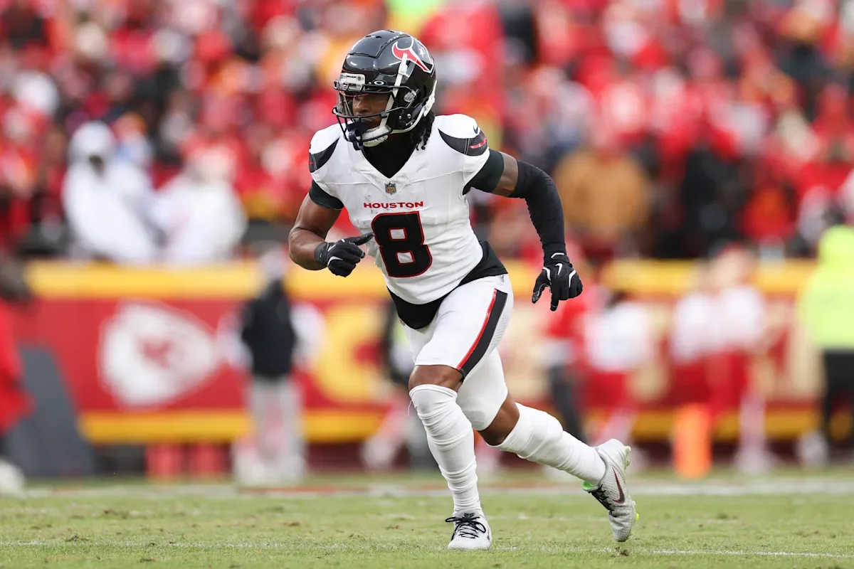 Eagles acquire Texans' John Metchie III to bolster WR roster