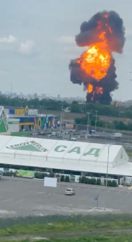 Oil depot in Russia's Voronezh region catches fire amidst ongoing Wagner mutiny.