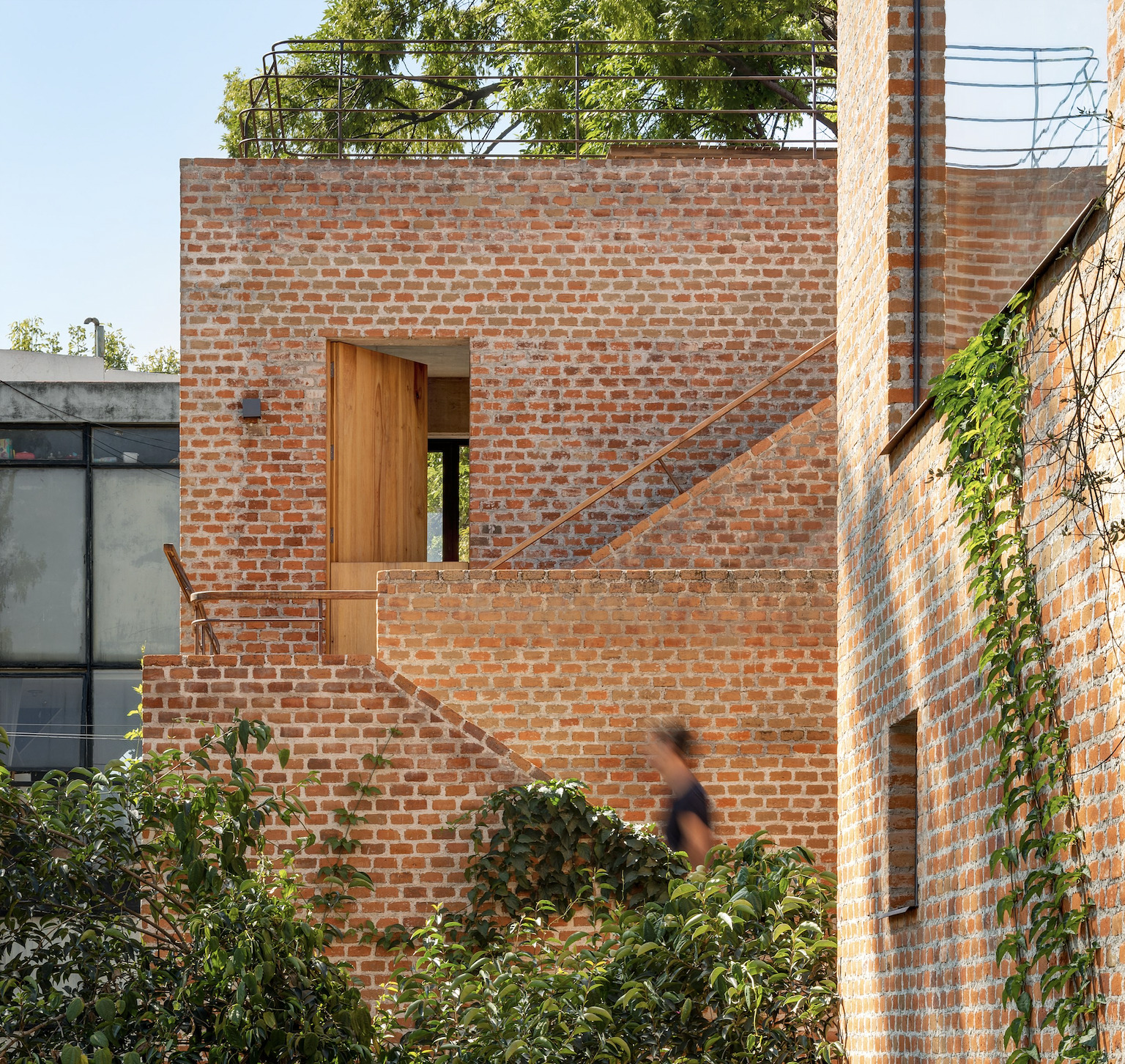 Featured image for Meir Lobaton Corona and Rafael Ortiz Cervantes design the stunning E8 House.