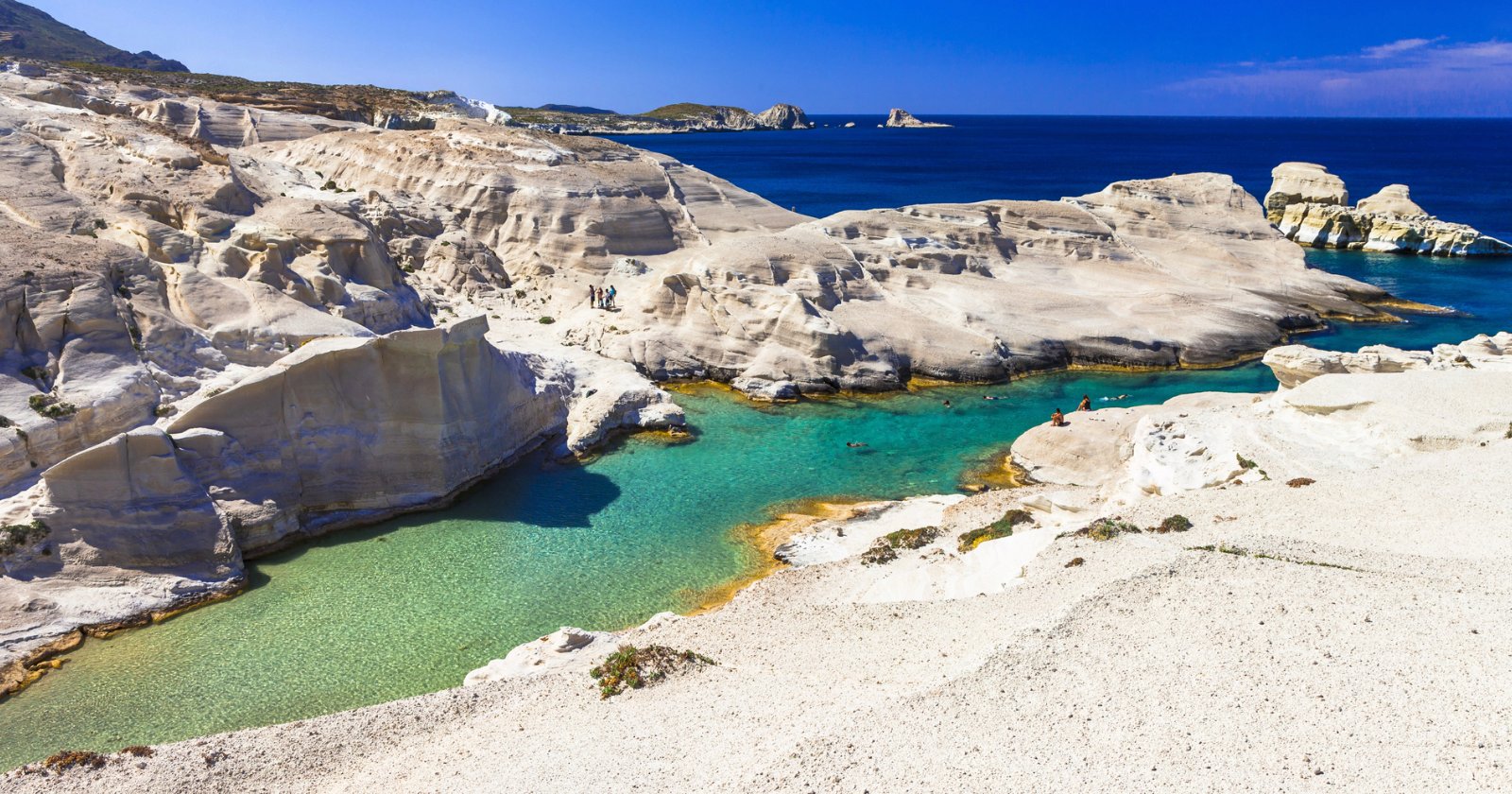 Featured image for Couple Drowns During Selfie Attempt at Sea