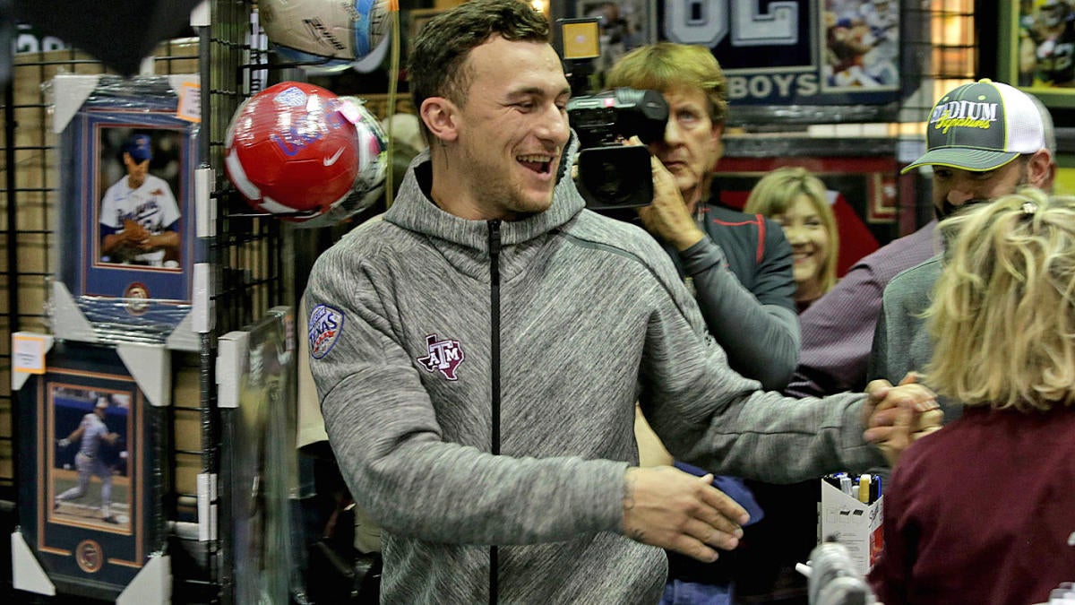 Featured image for "Johnny Manziel Stands in Solidarity with Reggie Bush, Boycotts Heisman Trophy Ceremony"