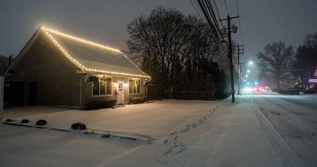 Featured image for Winter Storm Causes Major Flight Disruptions and Heavy Snow in the Northeast