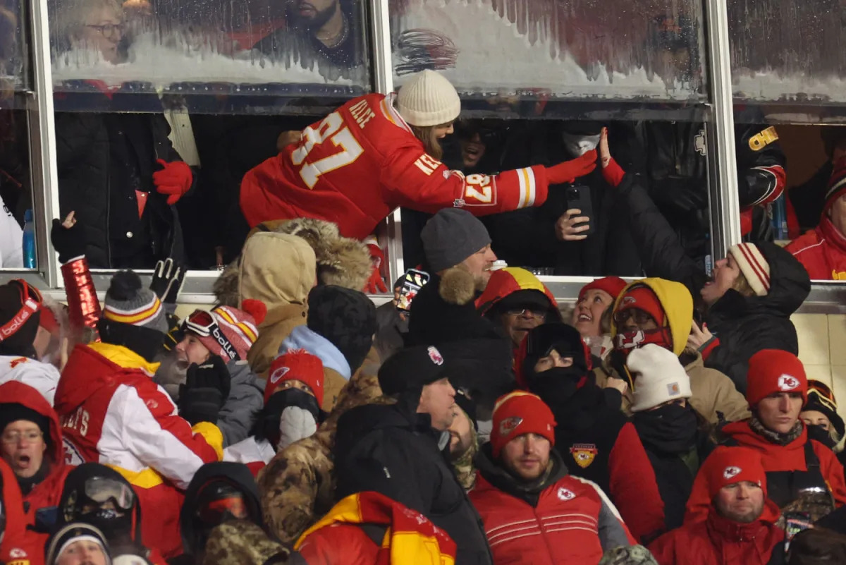 Featured image for Taylor Swift's Heartwarming Gestures at the Chiefs Game