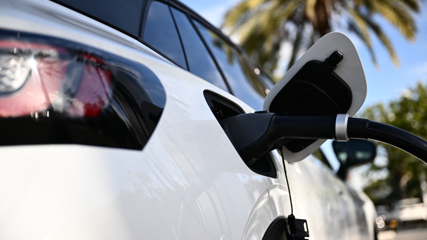 Featured image for U.S. Government Reinstates and Reshapes EV Charger Funding Amid Political Shifts