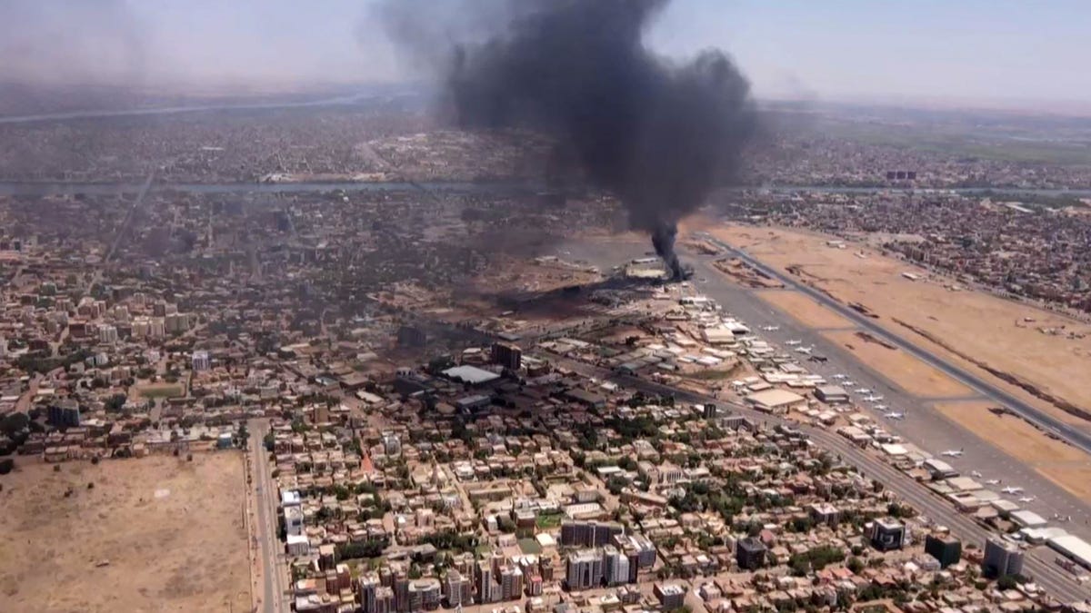 Sudan conflict prompts US embassy evacuation.