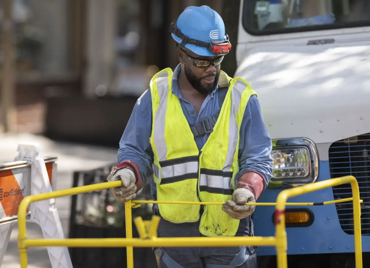 Featured image for Heat Wave Causes Power Outages and Urges Conservation in New York