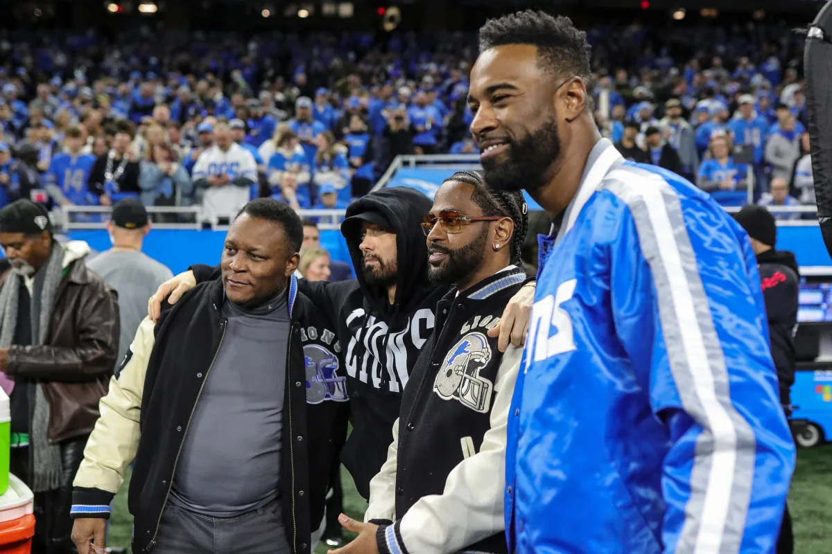 "Eminem's Controversial Gesture at 49ers-Lions NFC Championship Game"
