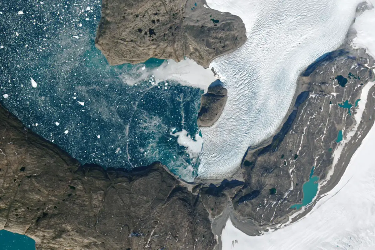 Featured image for Unraveling the Enigma: Scientists Analyze Greenland Fjord's Mysterious Arc