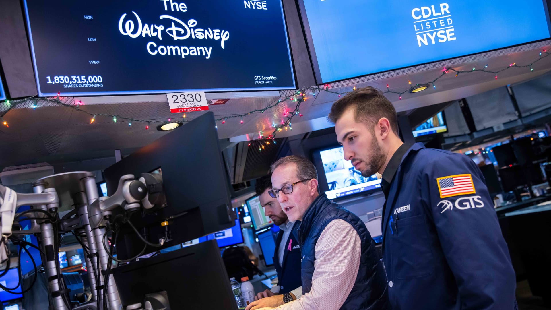 "2024 Market Outlook: Rate Cuts and Mild Recessions May Fuel Investor Optimism"