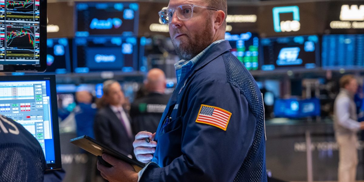 Market Volatility Predicts S&P Drop Below 3,000: Expert Analysis