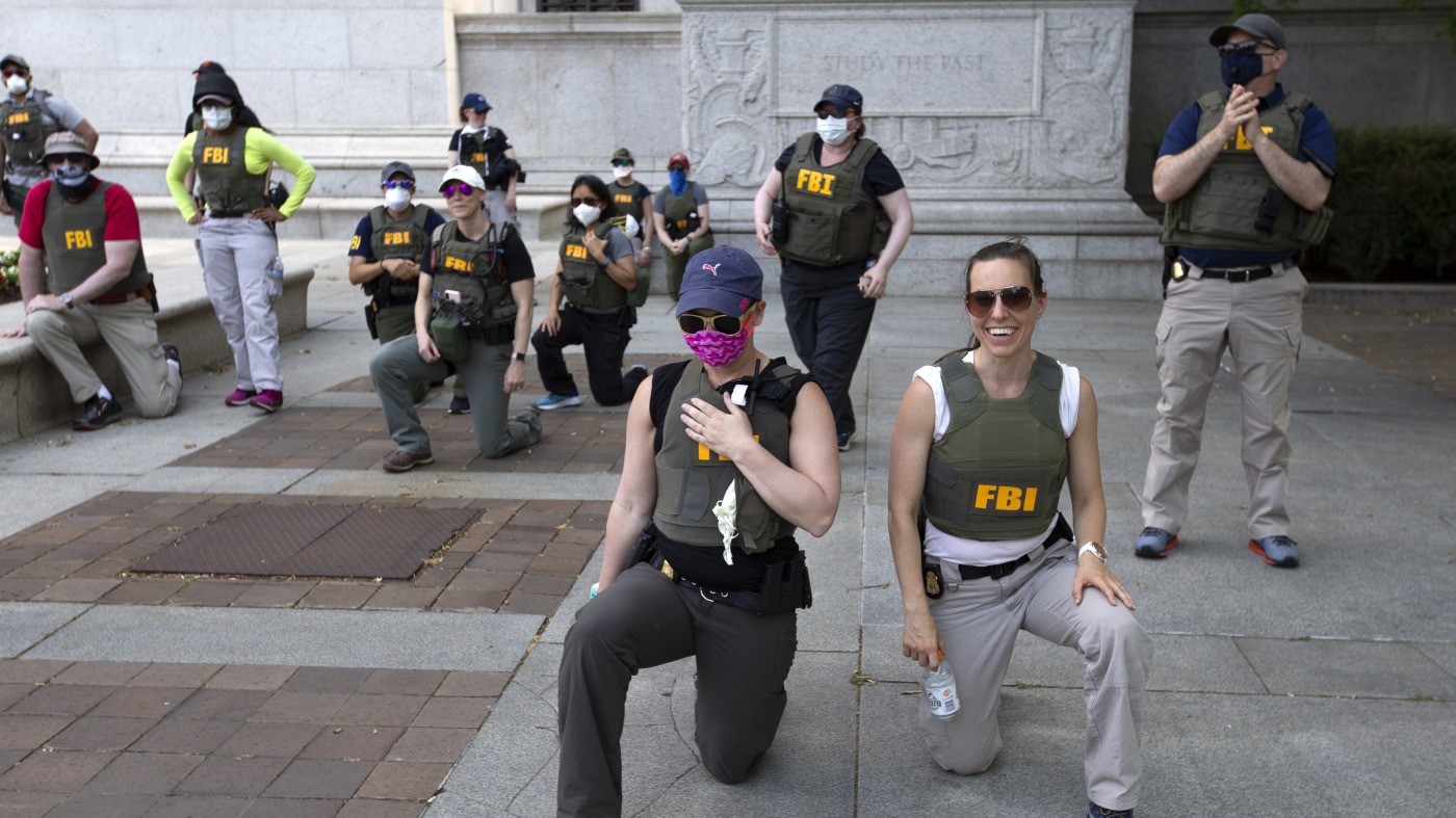 Featured image for FBI Fires Agents Who Kneelled During 2020 George Floyd Protest