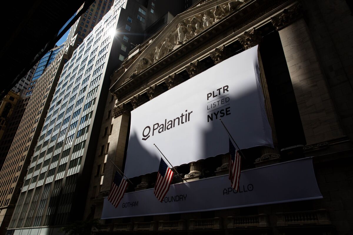 Palantir's 2,500% Surge Sparks Valuation Debate