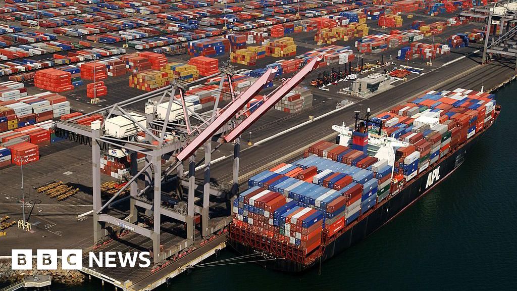 Featured image for IMF Slightly Raises 2025 Global Growth Forecast Amid Easing Tariffs