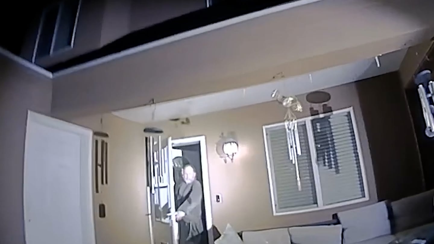 "No Charges for New Mexico Officers in Fatal Shooting at Wrong Address"