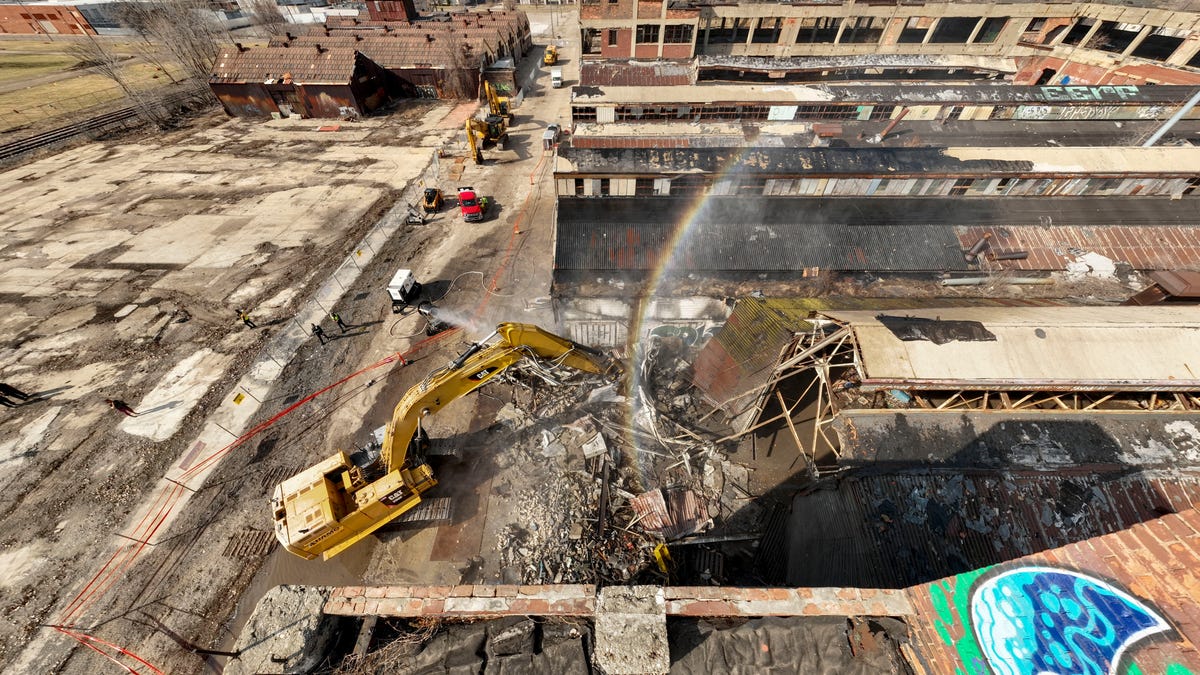 Featured image for "Detroit's Packard Plant Set for Complete Demolition as City Pursues New Auto Plant"