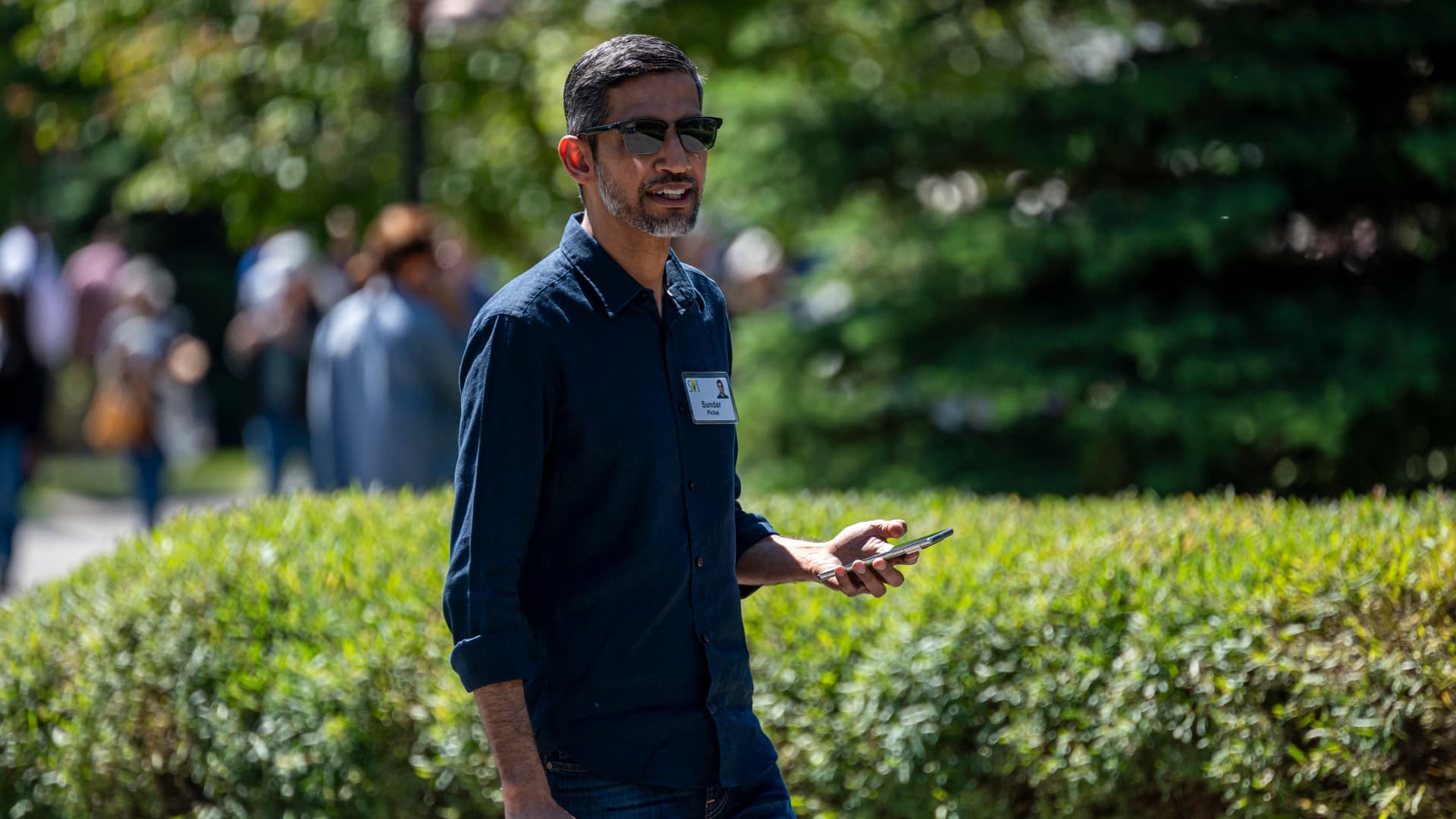 "Anticipating Alphabet's Q4 2023 Earnings: AI, Cloud, and Ad Performance Insights"