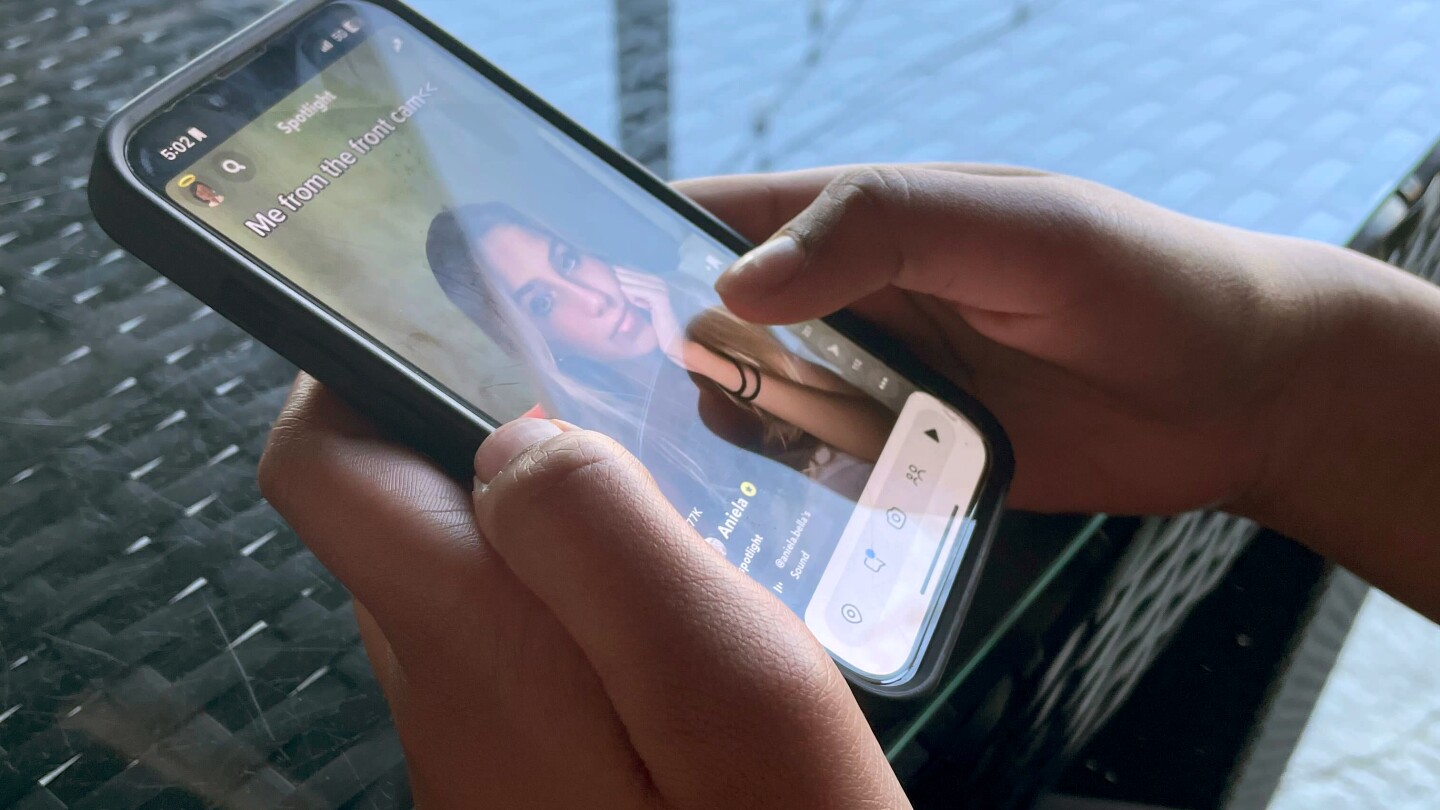 Featured image for Illinois law protects child influencers' earnings with mandatory savings