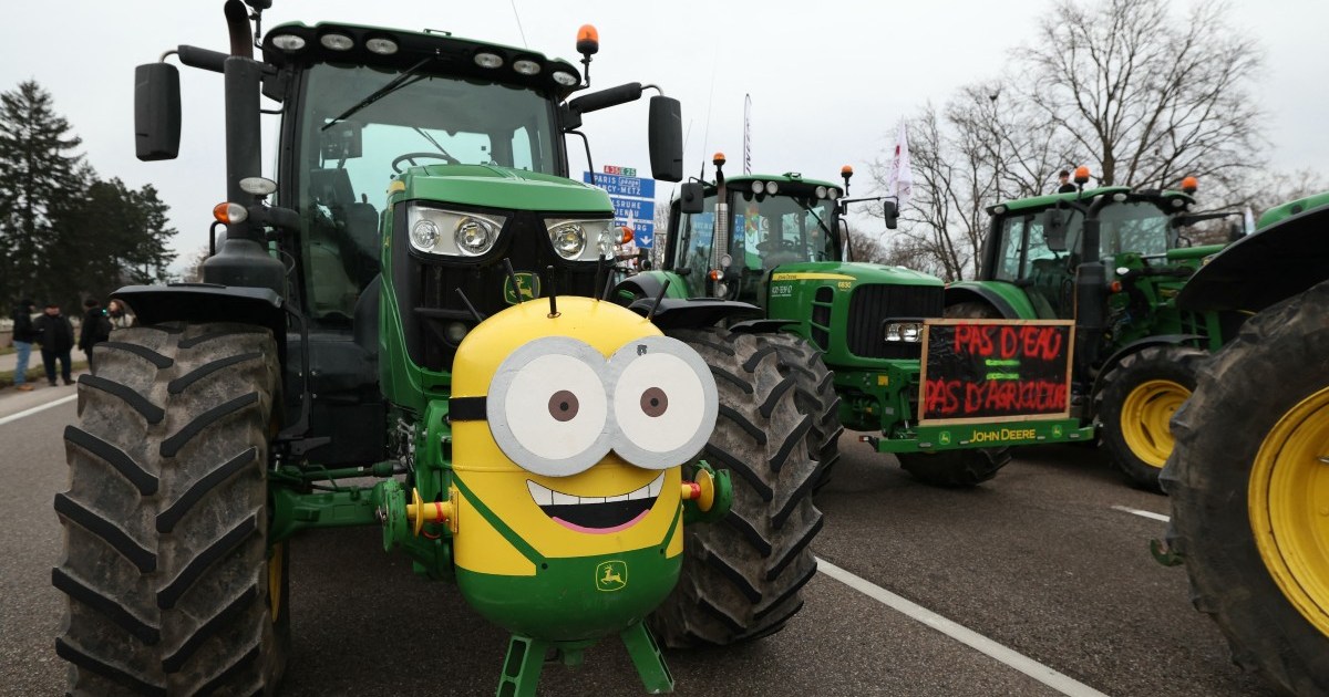 "French Farmers' Protests Paralyze Government in Paris"