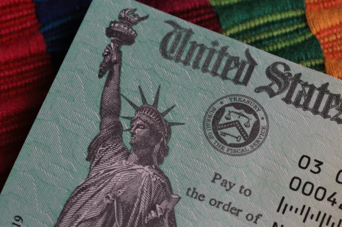 Featured image for "Maximizing Returns: Navigating CD and Treasury Yields in 2024"