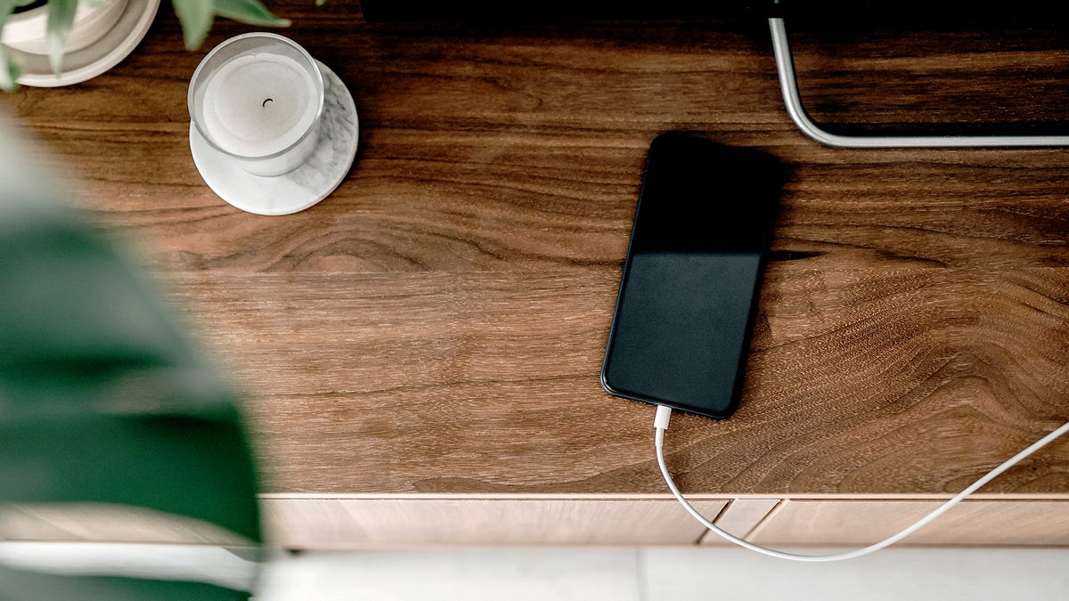 Featured image for Apple's iPhone 15 Pro: Slow USB-C or Optional Thunderbolt Cable?