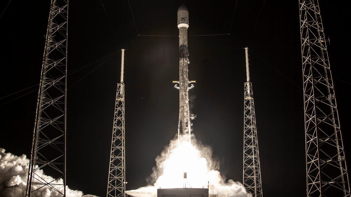 "Friday's SpaceX Starlink 6-19 Mission: Latest Updates from Cape Canaveral Space Force Station"