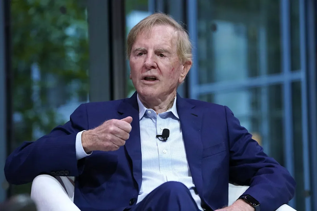 Former Apple CEO Warns of New AI Competition and Leadership Changes