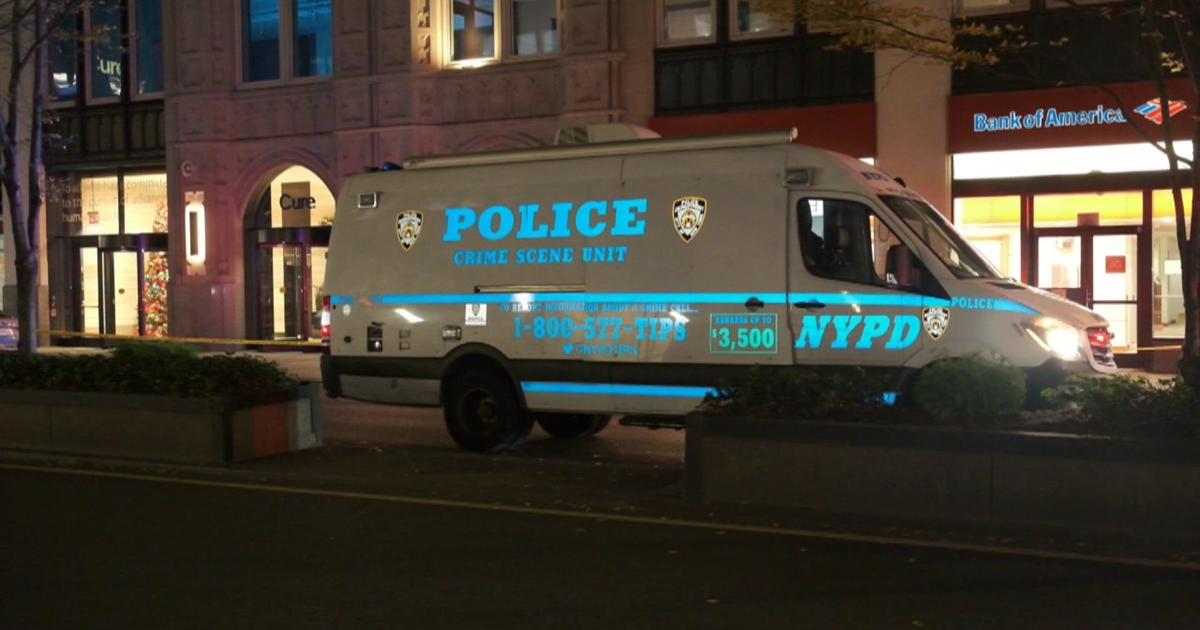 Featured image for "Teenager Fatally Stabbed in Manhattan: Suspect at Large"