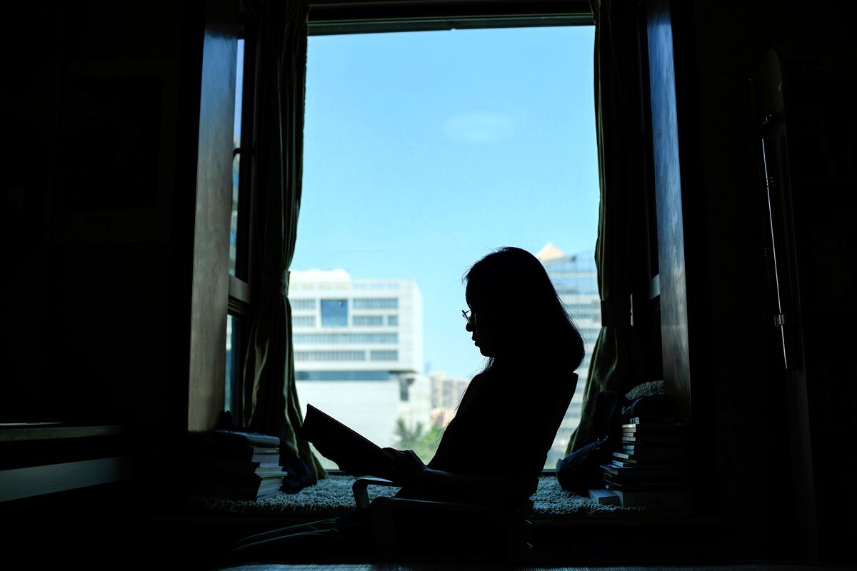 Featured image for Chinese Students Face US Visa Crackdown Amid Tensions