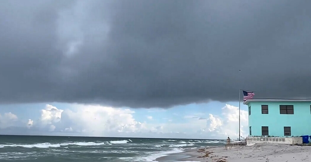 Featured image for East Coast Braces for Weekend Nor’easter with Heavy Rain and Winds