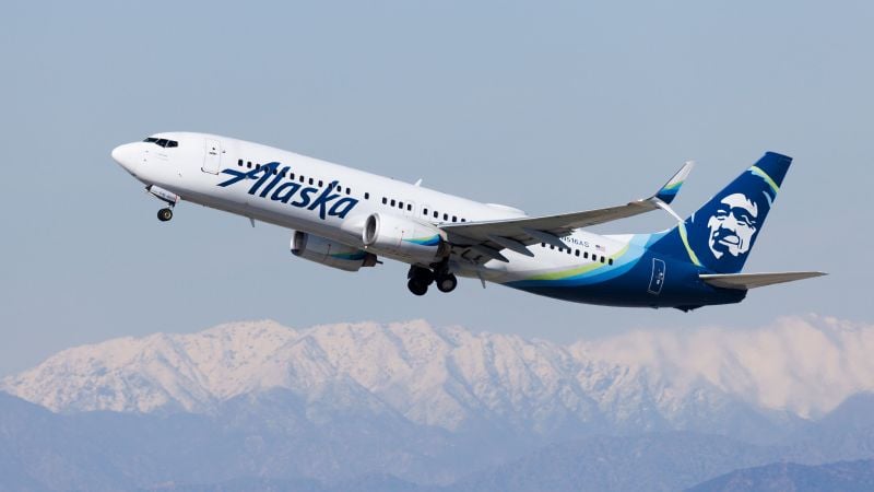 Featured image for Alaska Air Acquires Hawaiian Airlines in $1.9 Billion Deal