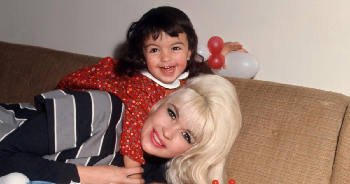 Featured image for Mariska Hargitay Explores Family Secrets and Hollywood Mysteries in 'My Mom Jayne'