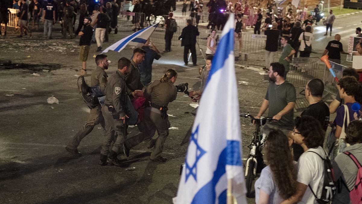 "Israel Accepts Biden's Gaza Cease-Fire Amid Internal Dissent"