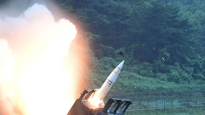 "Republican Senators Urge Immediate Transfer of ATACMS Missiles to Ukraine"