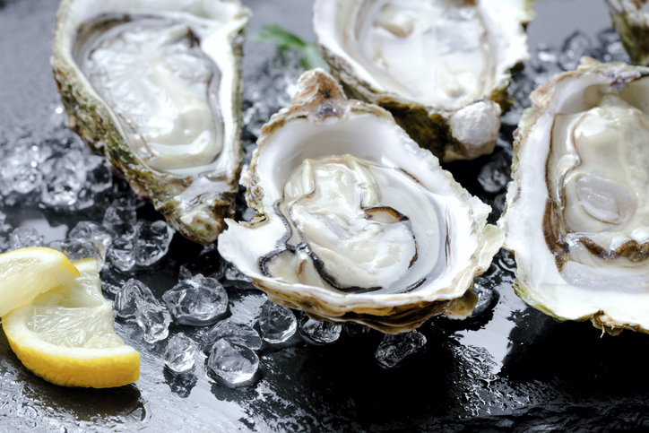 Raw oysters from Missouri seafood stand linked to man's death from flesh-eating bacteria.