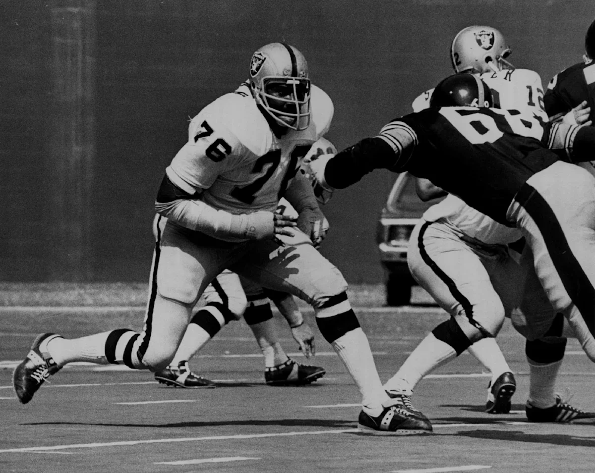 NFL Hall of Famer Bob Brown Passes Away at 81.