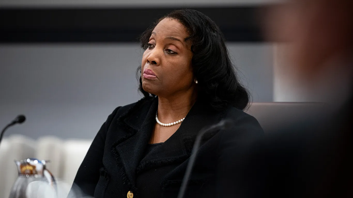 Trump Calls for Fed Governor Cook's Resignation Over Mortgage Fraud Allegations
