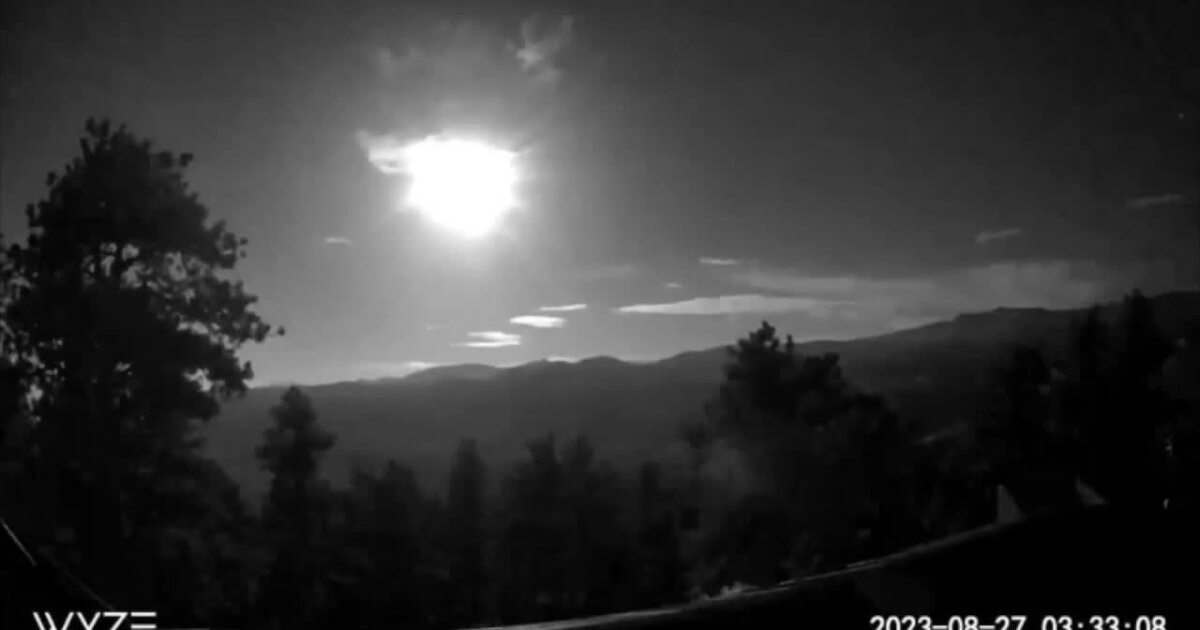 "Stunning Meteor Illuminates Colorado's Night Sky on Sunday Morning"