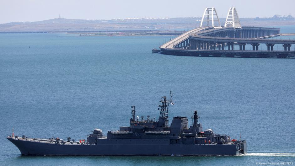 "Drone Attack Prompts Evacuation and Bridge Closure in Crimea"