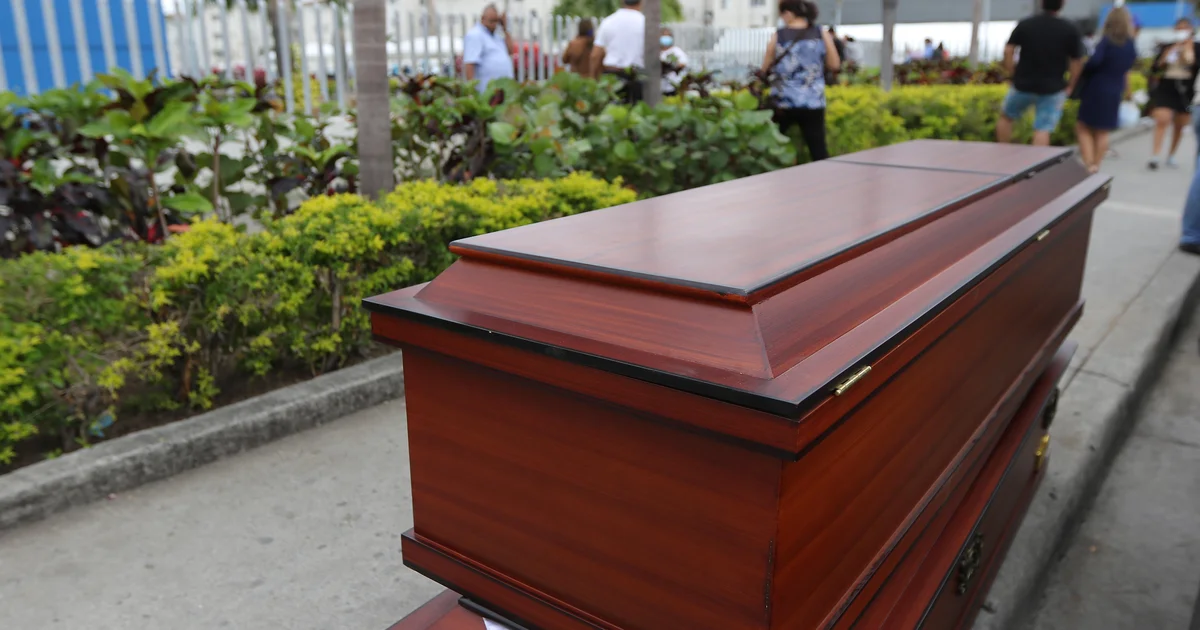 Featured image for Woman who knocked on her own coffin during wake passes away.
