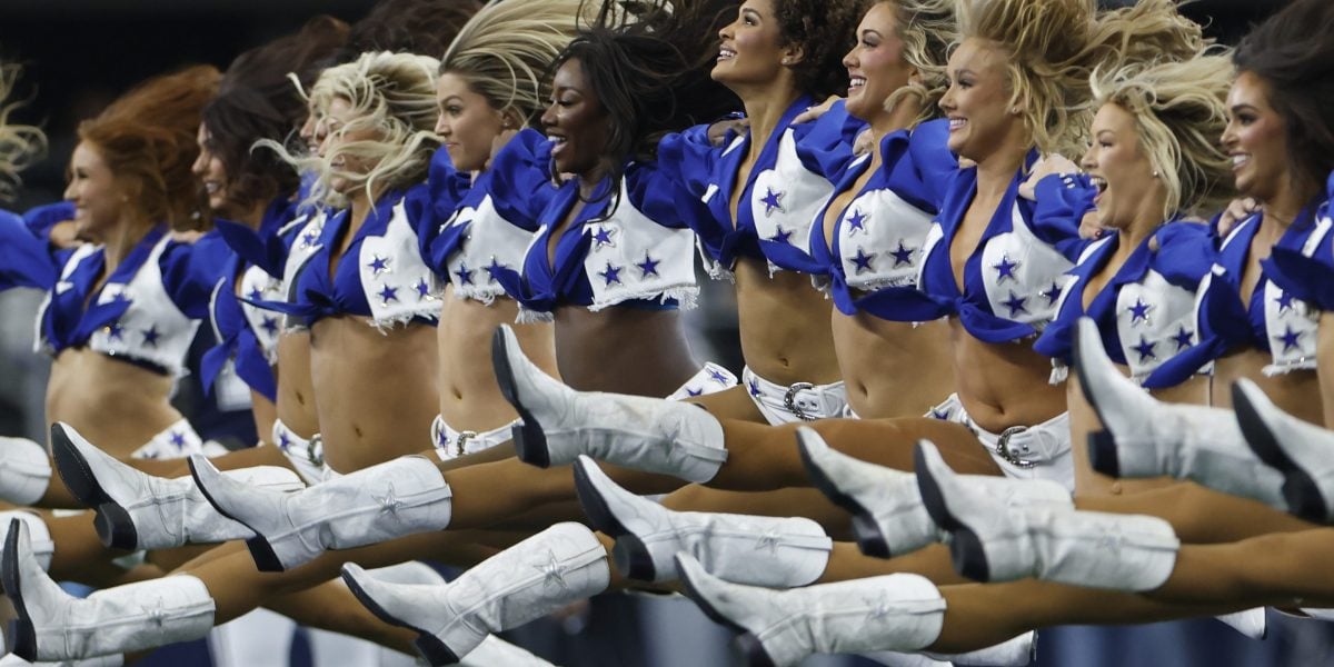 Featured image for Dallas Cowboys Cheerleaders Awarded 400% Pay Increase
