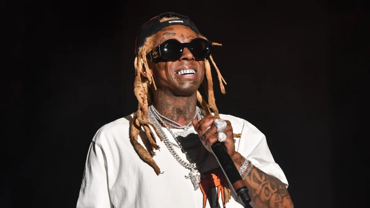 Lil Wayne Disappoints Fans and Cuts Show Short.