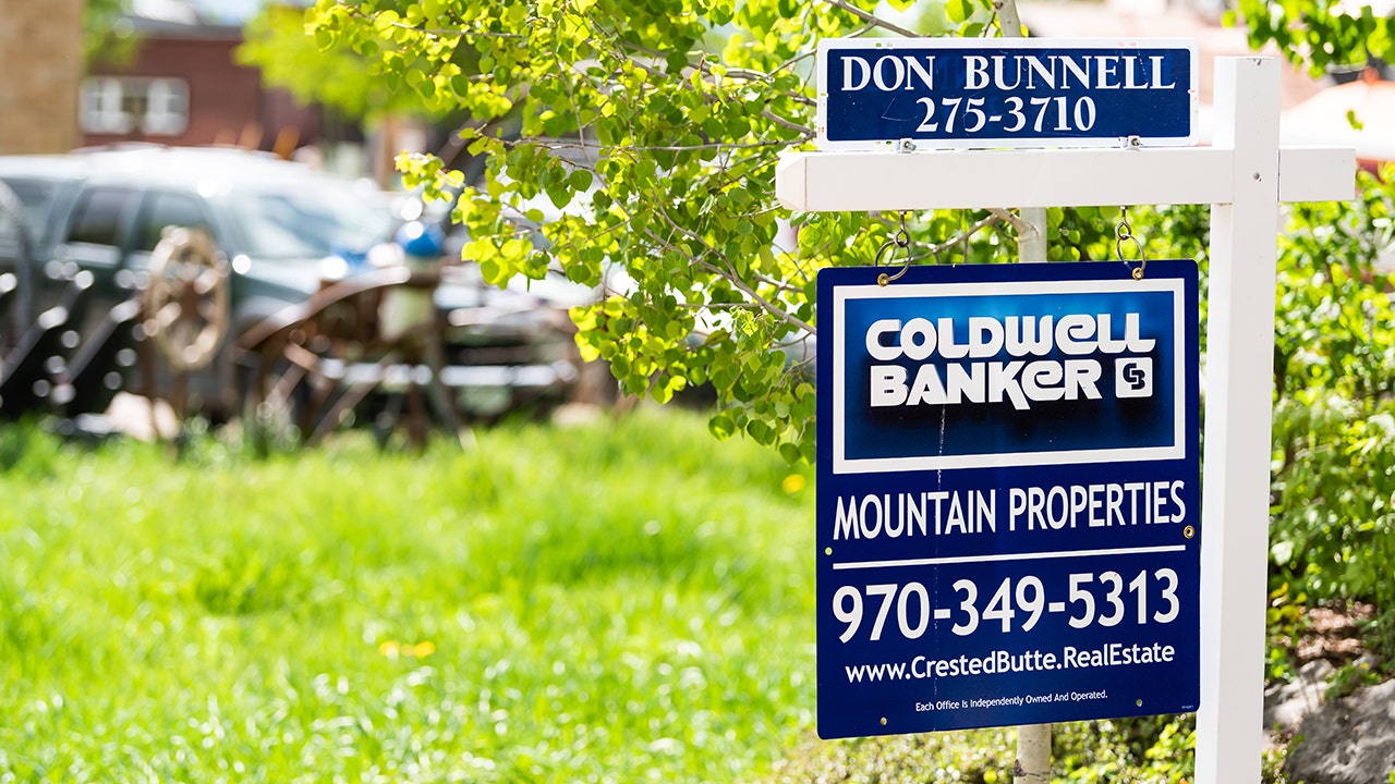 Mortgage Rates Continue to Drop Amid Economic Uncertainty.