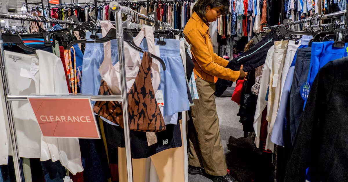 US Economy Defies Expectations with Strong Retail Sales and Low Layoffs